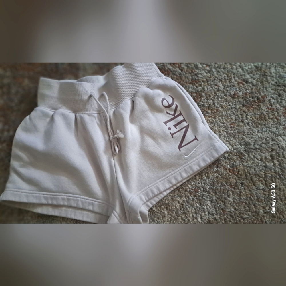 The pics don't show true color Light tan Nike Sportswear Phoenix Fleece shorts!